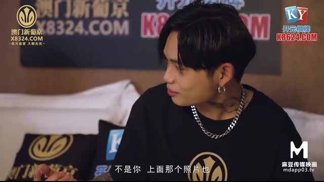 
							國產麻豆AV 高中弟弟約炮約到表姐 艾秋
						
