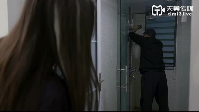 
							國產AV 天美傳媒 新人空姐偷情記錄 黃燦
						