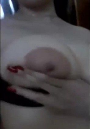 
							手機自拍美乳渾圓大奶乳暈又大爽尻翻天
						