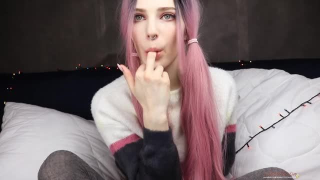 
							年輕歐美正妹被爸爸插入內射小穴
						