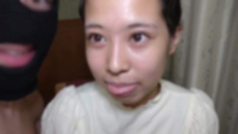 
							幾乎沒經驗的極小小穴無法忍耐痛哭。就這樣最後強行突破中出！ FC2-PPV-4323216
						